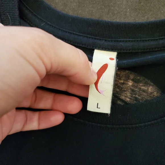 Koisea Golden Koi ✨️ painted shirt asian sz L fit like M - Picture 4 of 9